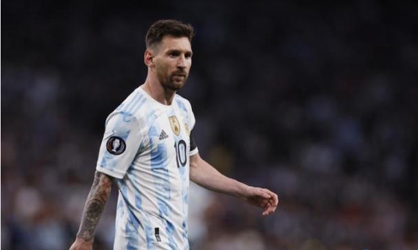 “易中天”组合业绩狂飙: 高速光模块成增长引擎